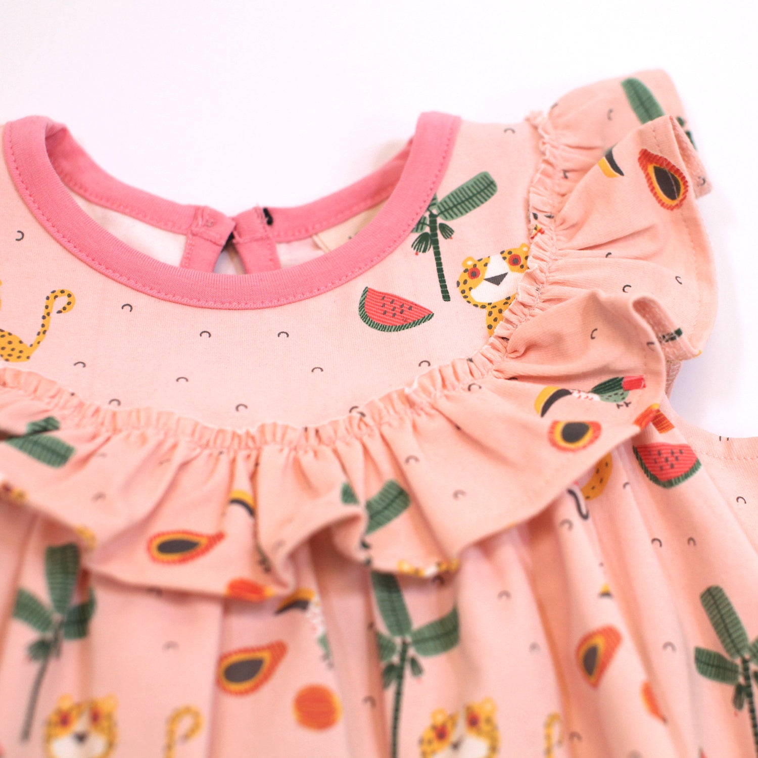Conjunto de vestido sin mangas con volantes y medallón de algodón orgánico - Selva tropical