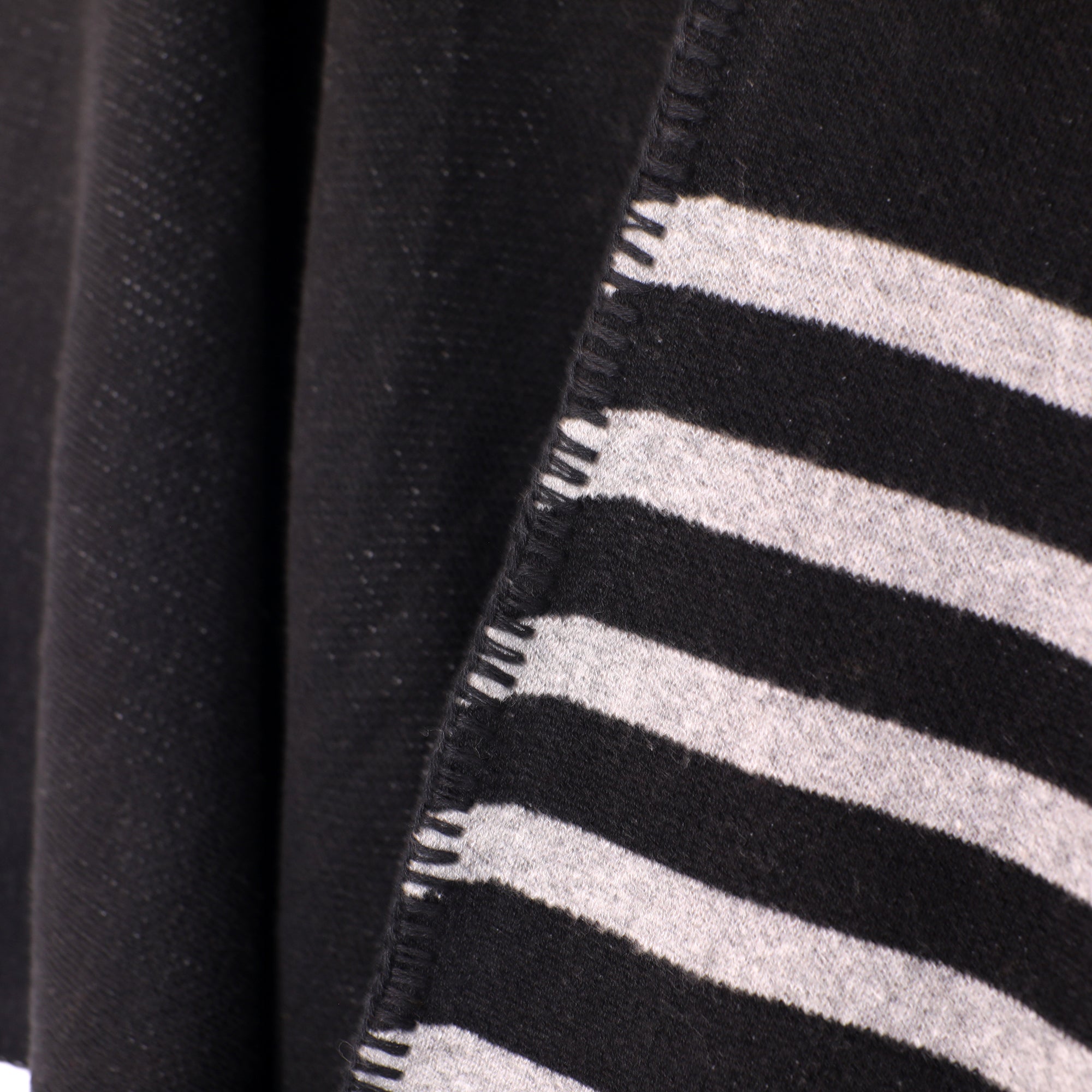 Viverano Gaia Eco-Chic Jacquard Knit Women's Travel Blanket Wrap - Stripe Border (Organic Cotton)