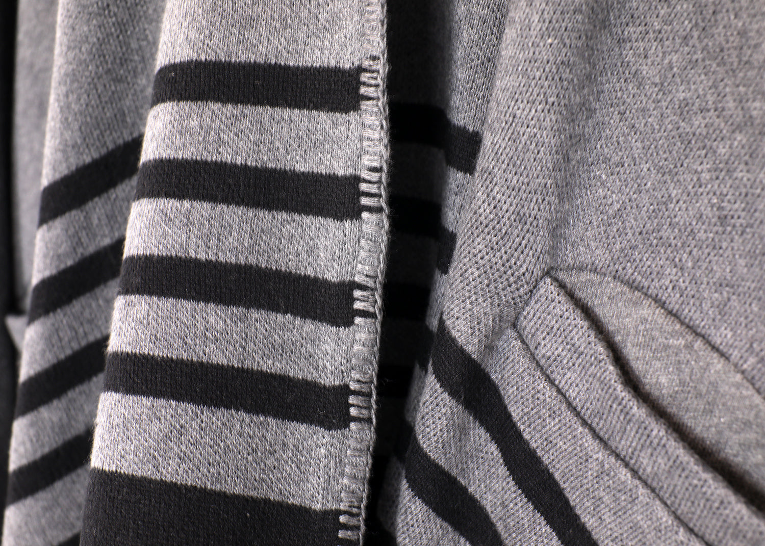 Viverano Gaia Eco-Chic Jacquard Knit Women's Travel Blanket Wrap - Stripe Border (Organic Cotton)