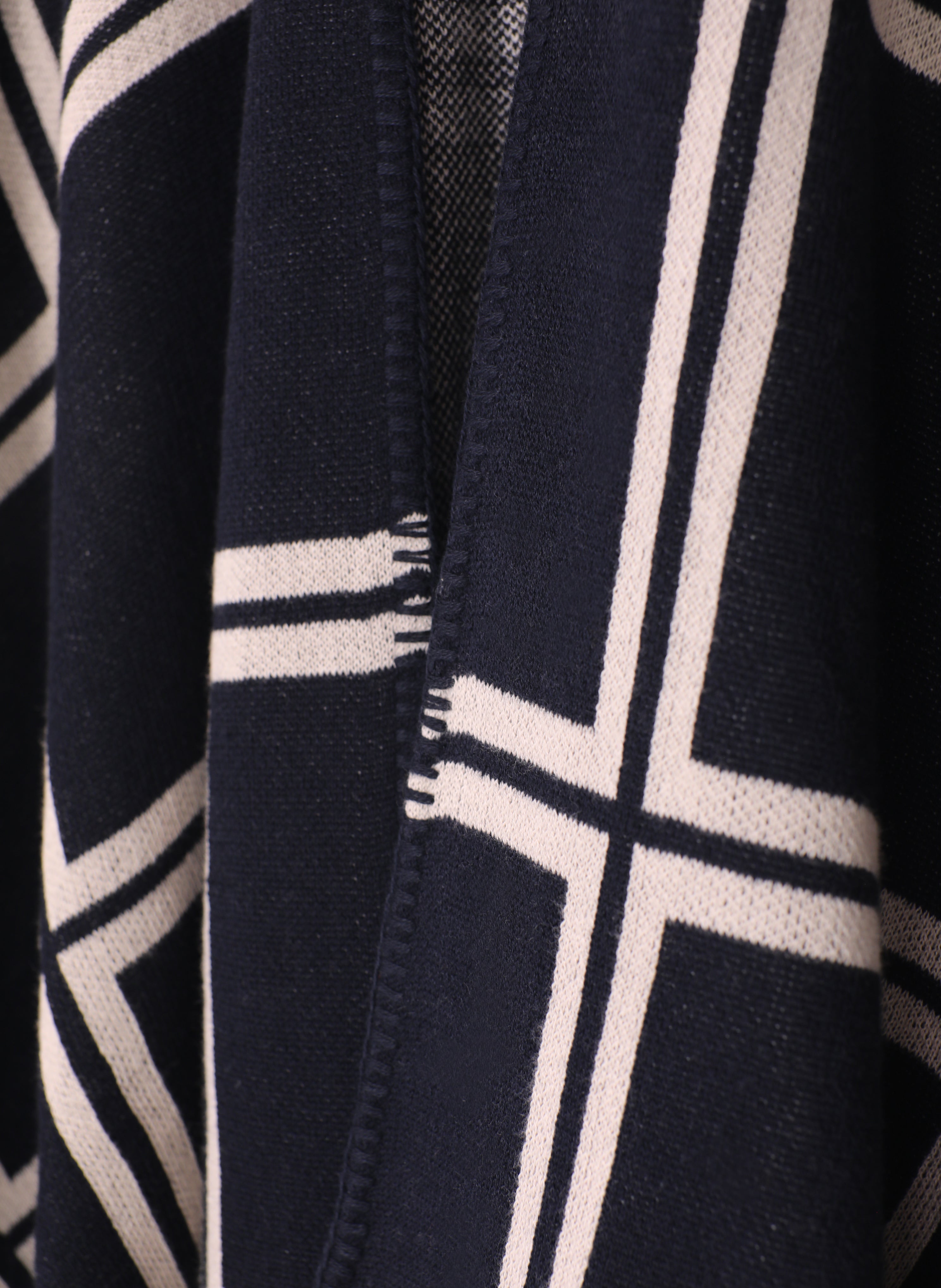 Viverano Gaia Eco-Chic Jacquard Knit Women's Travel Blanket Wrap - Checks (Organic Cotton)