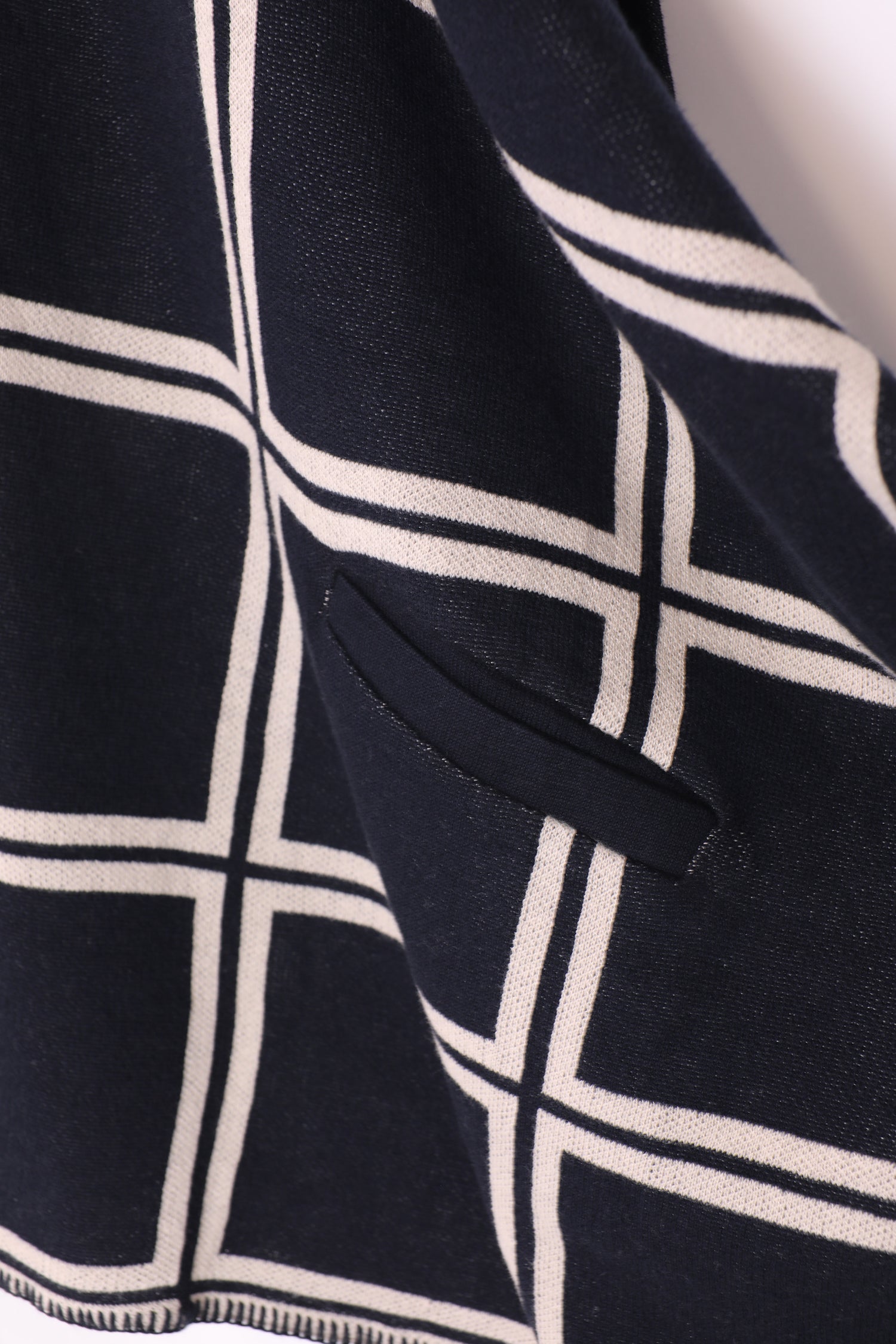 Viverano Gaia Eco-Chic Jacquard Knit Women's Travel Blanket Wrap - Checks (Organic Cotton)