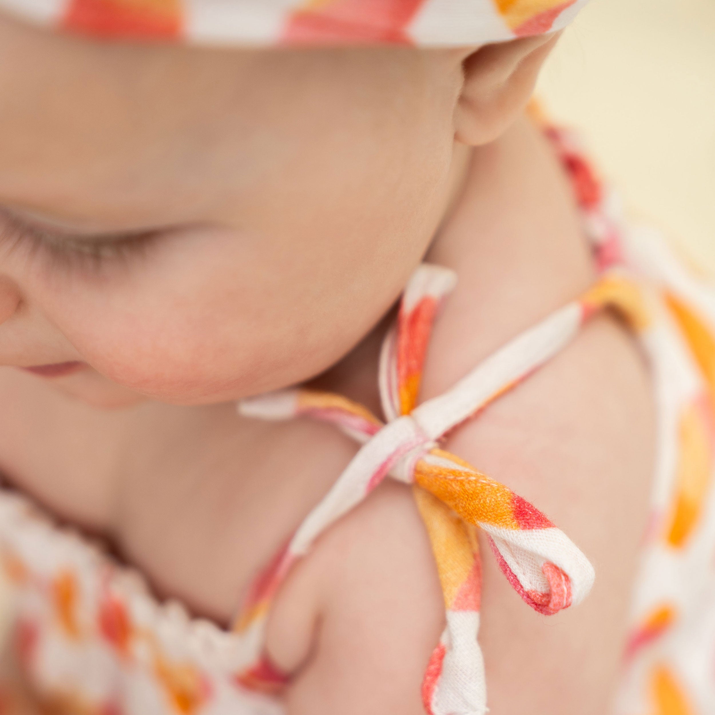 Hearts Shoulder Strap Baby Romper Detail Model (Organic Muslin)